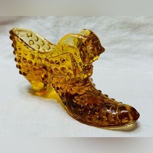 Vintage Fenton Amber hobnail puss in boots shoe. great detail!